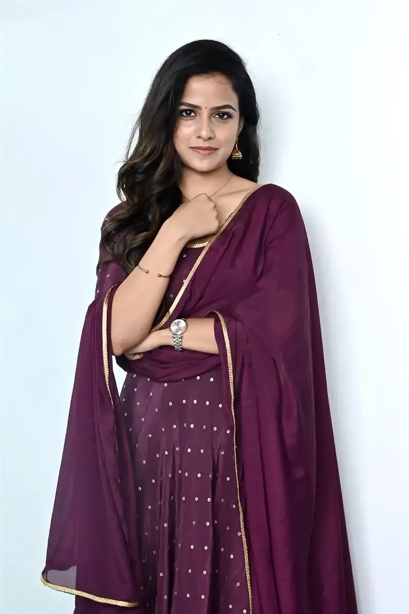 Indian Actress Vaishnavi Chaitanya Images In Marron Saree